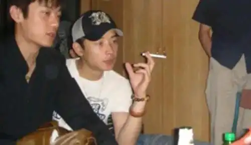 人红是非多,罗晋吸烟被批评,网友:为了孩子和唐嫣还是少吸烟