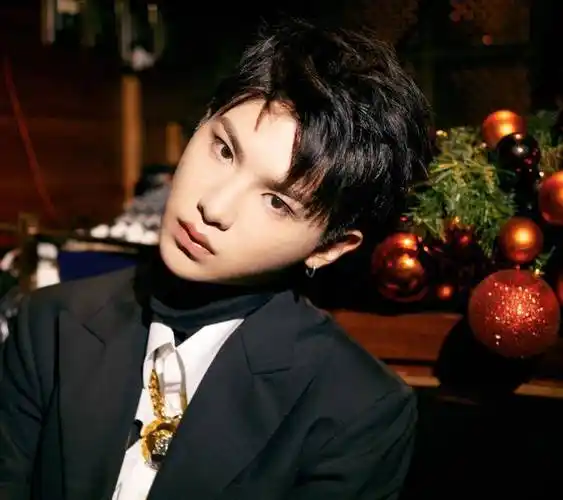 原创npc团粉过年了蔡徐坤小鬼活动现场击掌黄明昊陈立农也在场