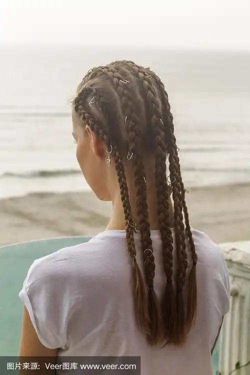 年轻的俄罗斯妇女肖像与编发在伊斯坦布尔土耳其