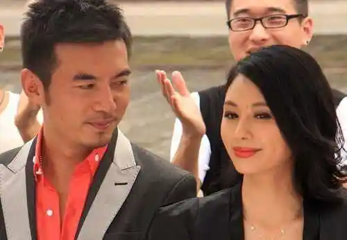 邓英蒋冰牵手《时尚王国》 姐弟情真入戏深