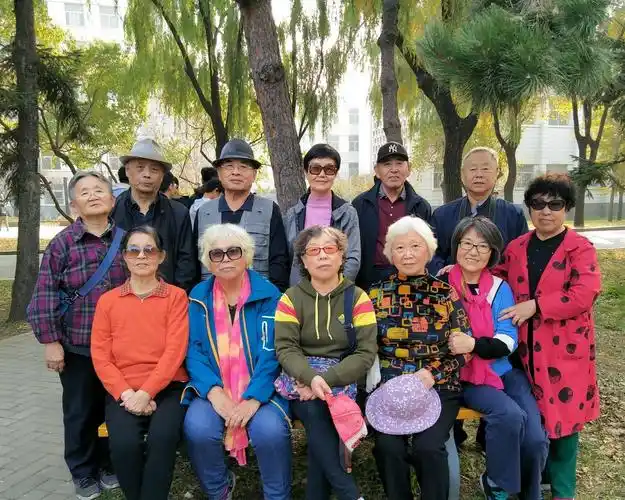 好在有人帮助拍照!就不用拼图了!