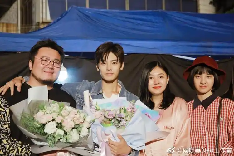 《人不彪悍枉少年》剧组杀青 喜迎小猴子今日出关