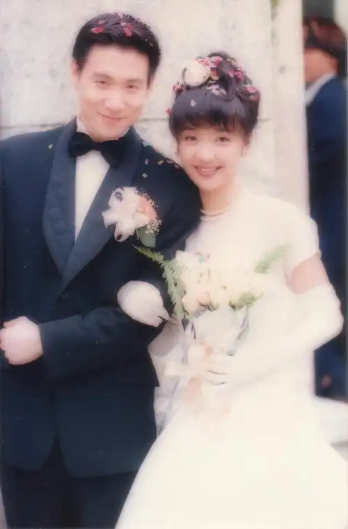 张学友和陈慧娴的这张结婚照是拍mtv还是广告或者影视剧啊?