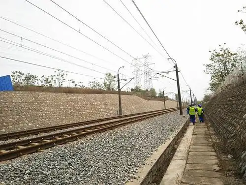 探访大连地铁接触网工