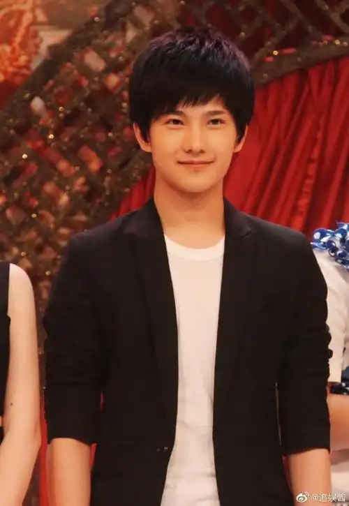 明星早期青涩照#杨洋早期的照片真的是太可爱了,几乎没有变化好嘛