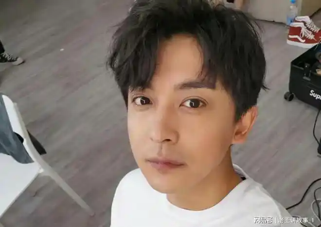 李佳航出道就当男一号多年不温不火却成圈中最硬气的男人