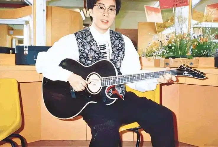 回顾49岁车祸瘫痪后被妻子扔进养老院歌王蔡国权怎样了