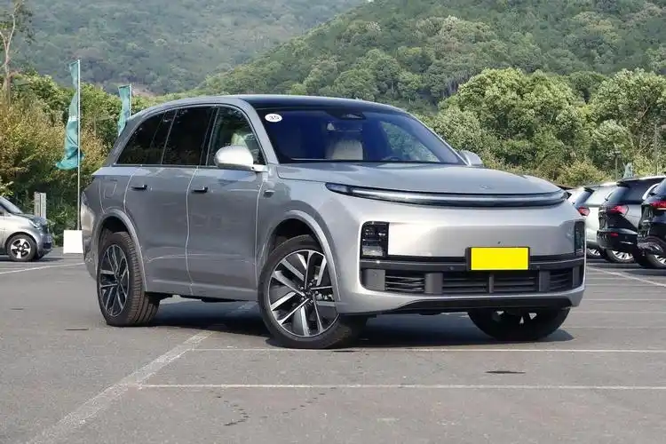 预算40万买中大型suv,这车综合续航1315km,33.98万起,理想l8