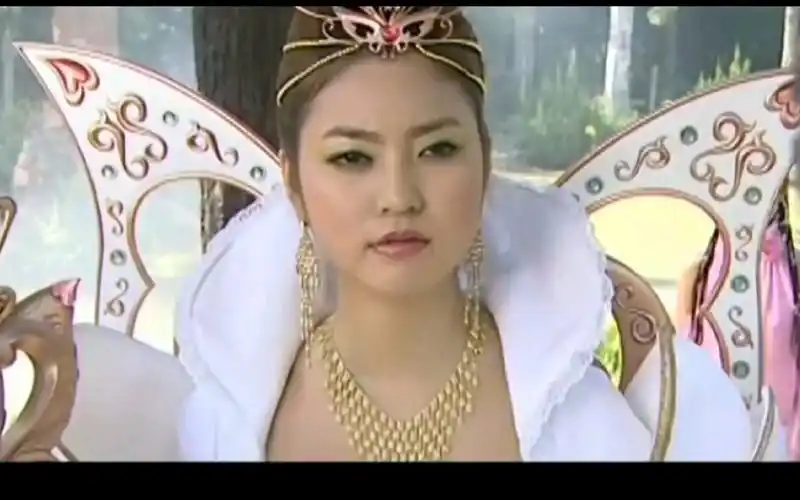 巴啦啦小魔仙女王的造型集合越来越偷工减料