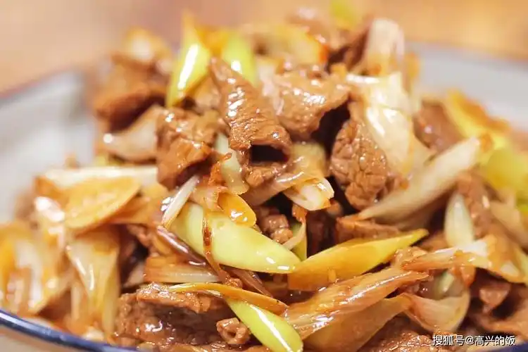 正宗的葱爆羊肉做法大厨教你家常小技巧好吃不出汤步骤详细