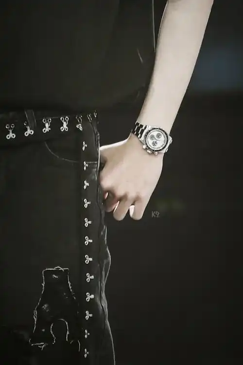 王一博的手绝了79本i手来了79crlogo