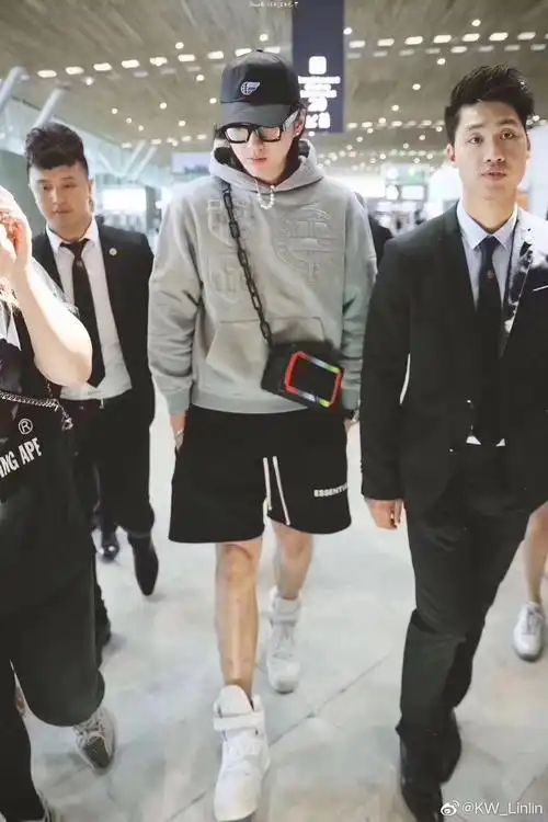 共97 件吴亦凡同款短裤男相关商品