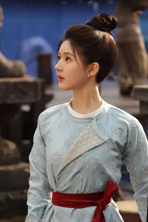 赵露思到处求人宣传?丁禹兮撞脸网红?郑合惠子没戏拍?姨太问答