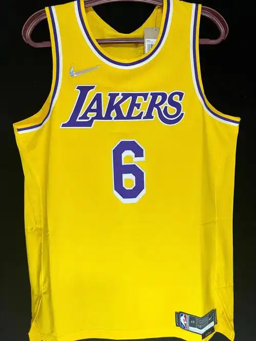 詹姆斯湖人球衣