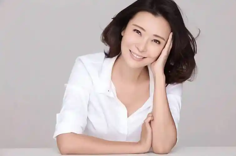 自由女神柯蓝:追求幸福的多元化人生_李泉_婚姻_感情