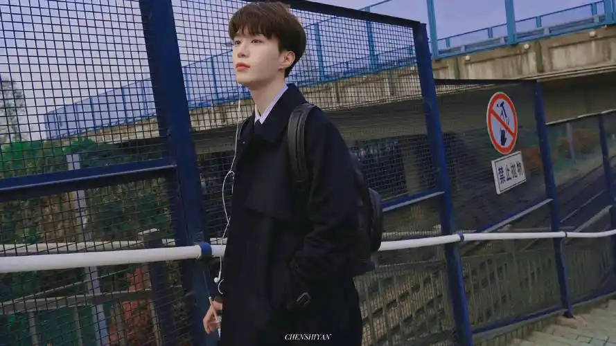 壁纸丨范丞丞_腾讯新闻