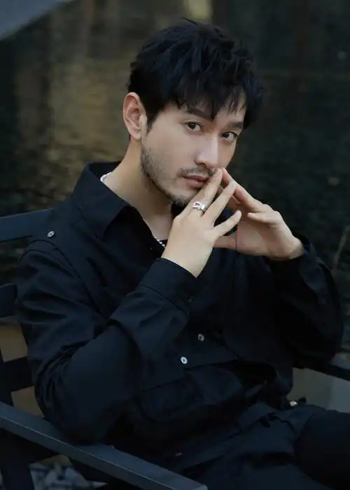 黄晓明络腮胡熟男封帅气写真