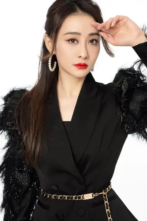 陈德容酷帅造型展现女性力量 新作《山中森林》挑战全新角色