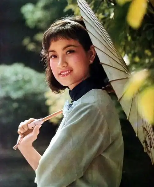 1987年陈国军拿着工具吓姜文把你和刘晓庆故事的全过程写下来