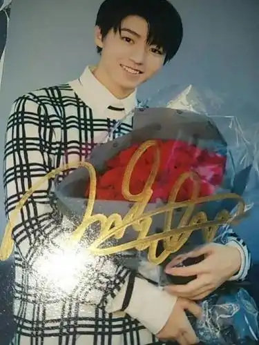 王俊凯签名照走一波,喜欢的小伙伴快快来收藏哦