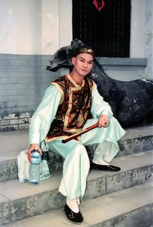 p>《戏说乾隆》,是由台湾飞腾电影公司,北京电影公司联合出品的古装