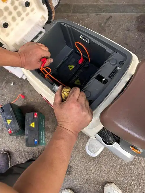 爱玛电动车换电池  电瓶车换电瓶多少钱 今天我决定更换电瓶车电池