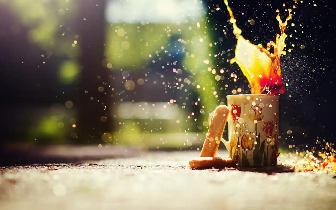 溅起咖啡非主流唯美win8高清电脑桌面主题壁纸