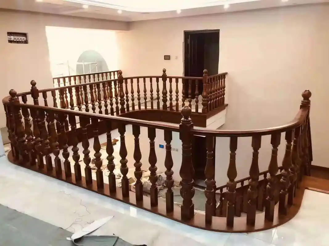 沈阳实木楼梯厂家定制--欧式风格