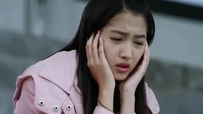《搭错车》关晓彤独自流泪,诉说心中的委屈,痛苦不堪