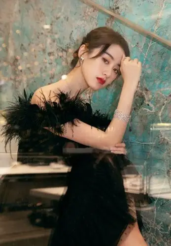 真不愧是仙女袁冰妍穿香槟色礼服裙灵气满满藏不住的少女气质