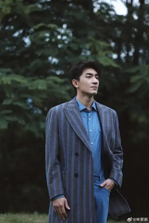 被大帅哥@林更新 帅到了!今天中秋的森林walk大片帅到心巴上了!
