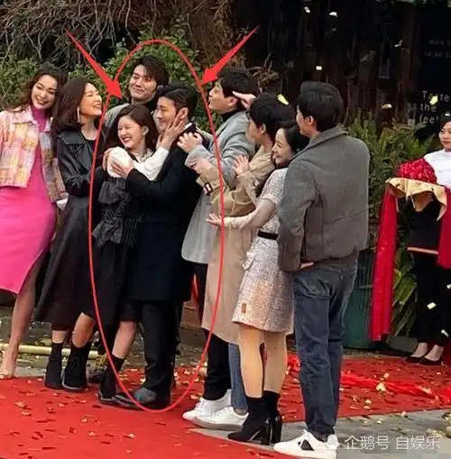 大的演员,这是电视剧路透,163厘米的赵露思和174厘米的林雨申站在一起
