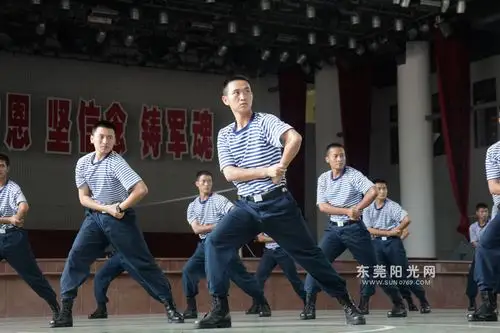 【莞视界】"东纵小战士"走进海军摇篮 锻炼身心夯实基础_东莞阳光网