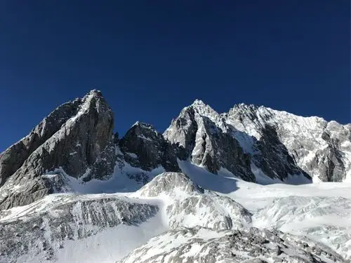 看!这就是玉龙雪山最高峰,很神圣!