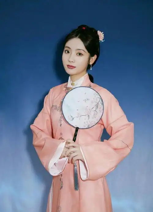 古装美人邢菲一袭汉服羡煞旁人国色天香也不过如此