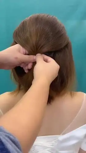 短发新娘韩式编发发型教程编发教程编发三个步骤一看就会系列