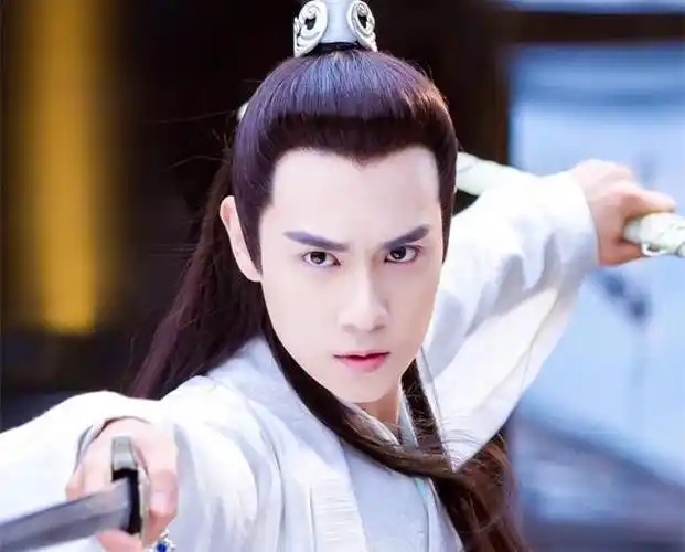 既然大家这么爱battle,盘点男星古装造型pk,那就看看谁最好看吧