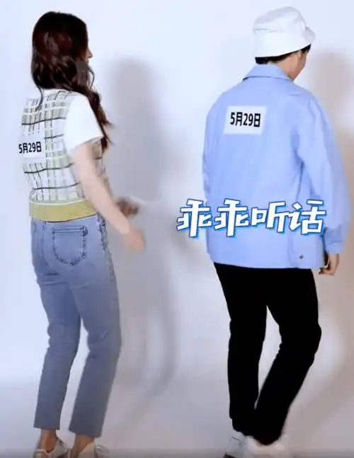 杨颖身高165郭麒麟170叉腰时看清腰线对比这咋解释