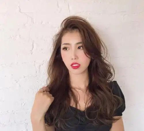 自然蓬松女人味十足的空气烫发