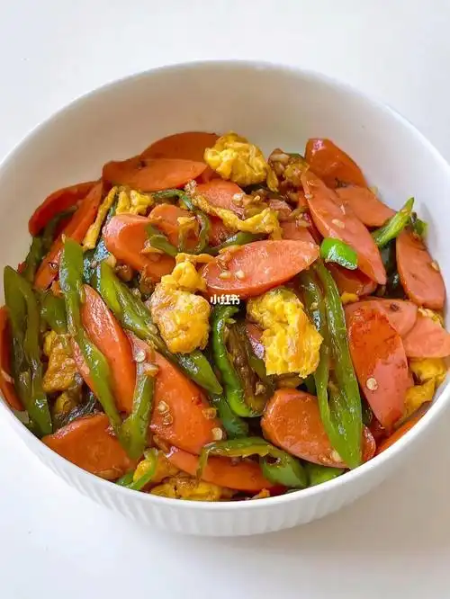 超级简单的家常菜青椒火腿炒鸡蛋