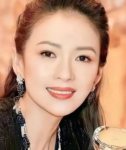 章子怡离婚后风采依旧,大胆着装惊艳四座,美丽经久不衰