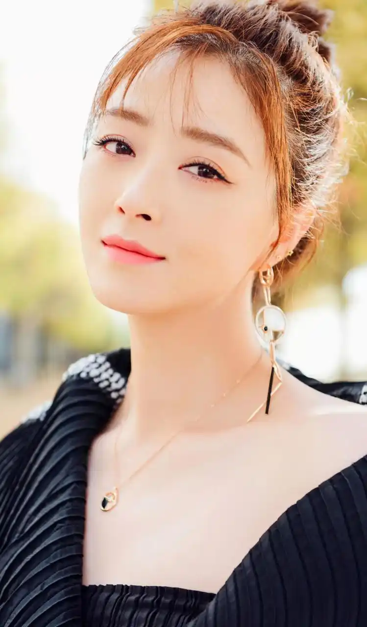 美女明星蒋欣高清壁纸写真,风姿绰约,高贵典雅 美女明星蒋欣高清壁纸