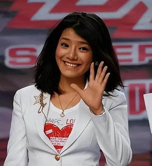 江映蓉,以其出众的才华和令人叹为观止的外貌成为了中国超级女声的