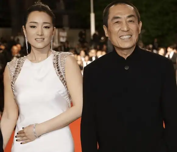 这一夜,巩俐带75岁丈夫出席国宴,狠狠给内娱明星们"上了一课"