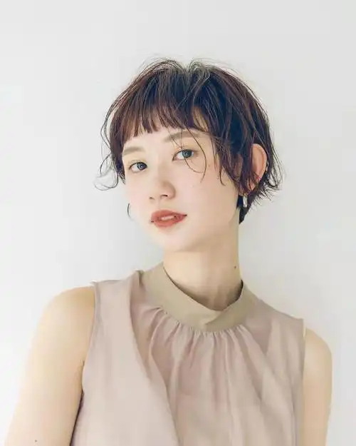 慵懒风卷发短发(慵懒风卷发短发发型图片)-天晟网