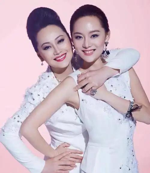 王姬的女儿高丽雯妈妈的心碎因弟弟而起母女俩有份悲壮约定