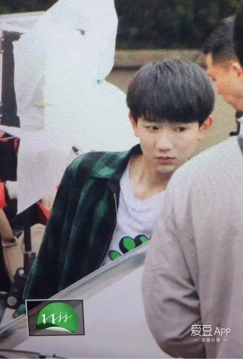 (文/易凯思源)粉丝们发现源哥的刘海剪短了,虽然源哥的锅盖头造型很