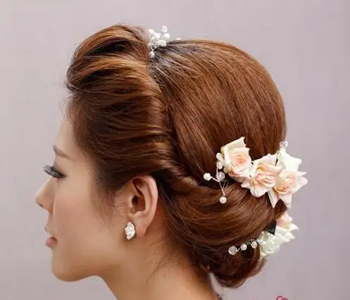 唯美时尚的新娘盘发发型 打造浪漫新娘造型