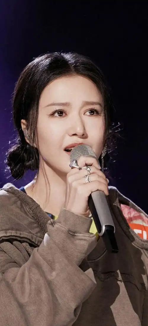 谭维维歌手彩排哭了