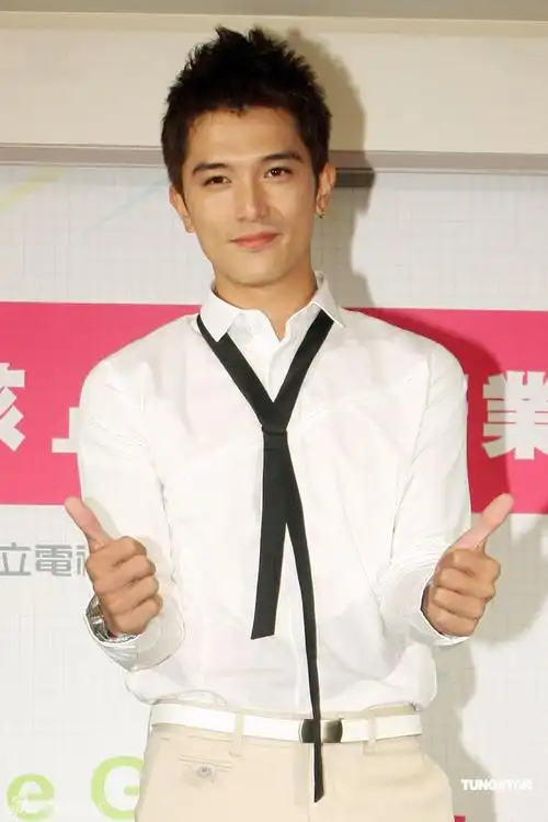 p>邱泽(roy chiu),1981年10月14日出生于台湾省台北市,中国台湾影视